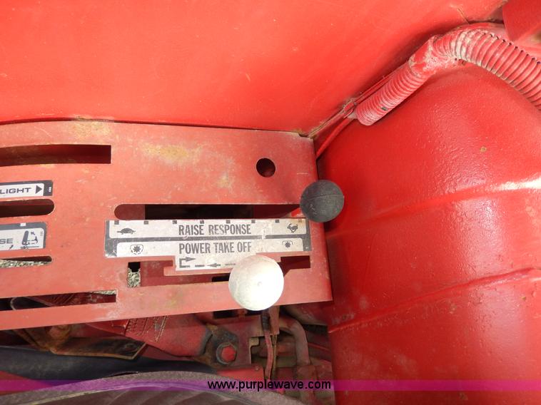 image for item G5277 1989 International 685 tractor