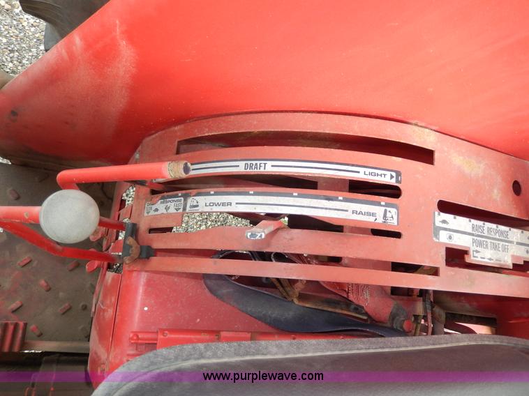 image for item G5277 1989 International 685 tractor