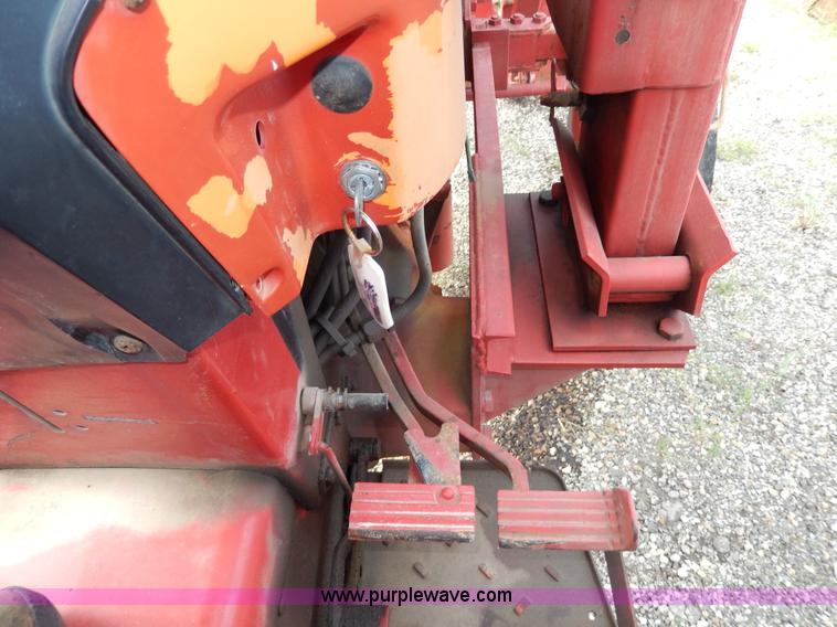 image for item G5277 1989 International 685 tractor