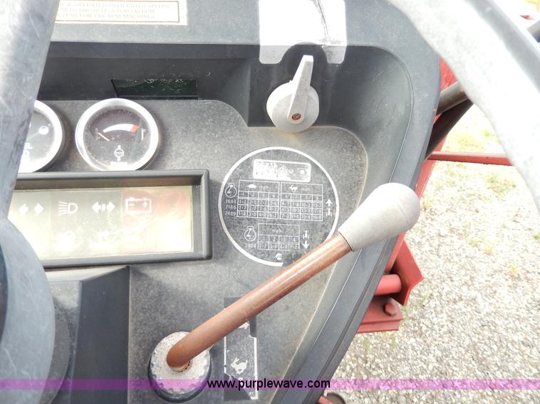 image for item G5277 1989 International 685 tractor