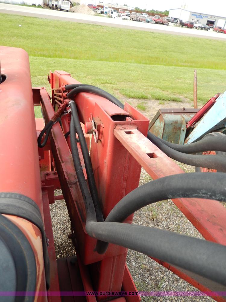 image for item G5277 1989 International 685 tractor