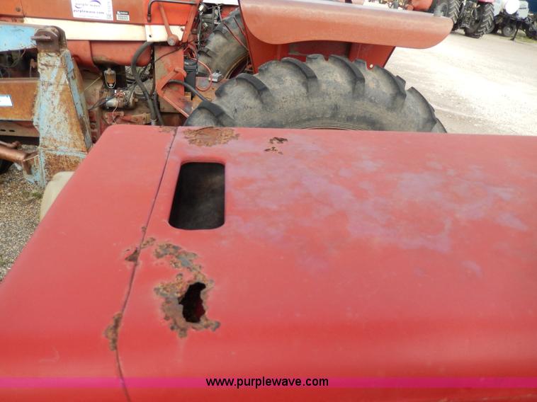 image for item G5277 1989 International 685 tractor