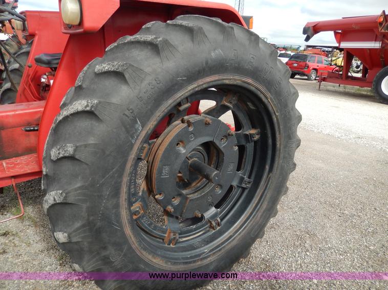 image for item G5277 1989 International 685 tractor