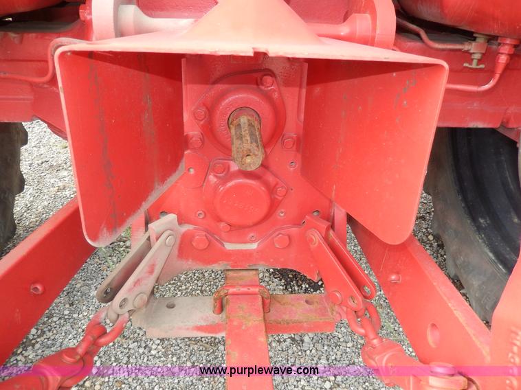 image for item G5277 1989 International 685 tractor