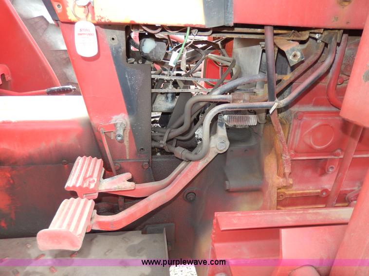 image for item G5277 1989 International 685 tractor