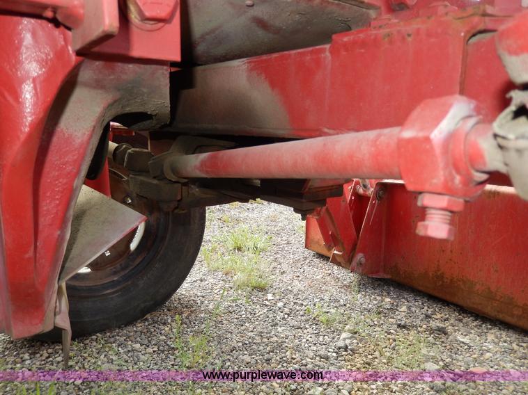 image for item G5277 1989 International 685 tractor