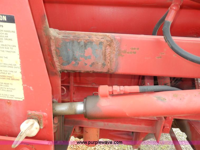 image for item G5277 1989 International 685 tractor