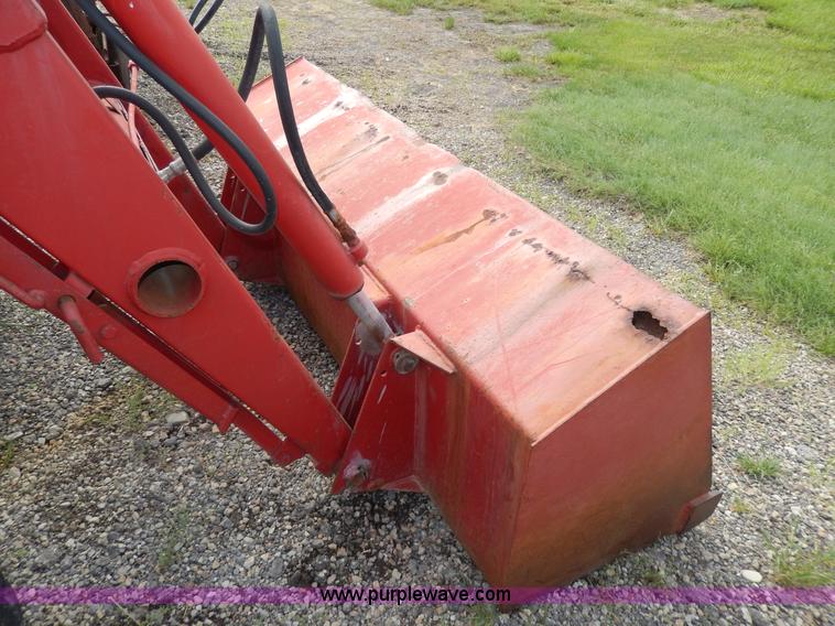 image for item G5277 1989 International 685 tractor