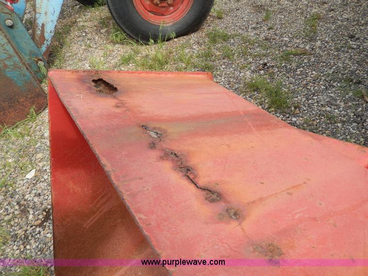 image for item G5277 1989 International 685 tractor