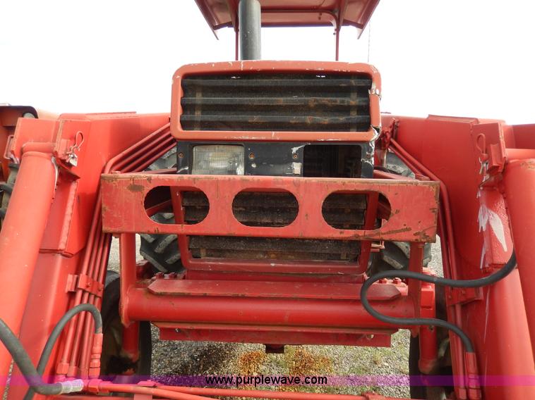 image for item G5277 1989 International 685 tractor