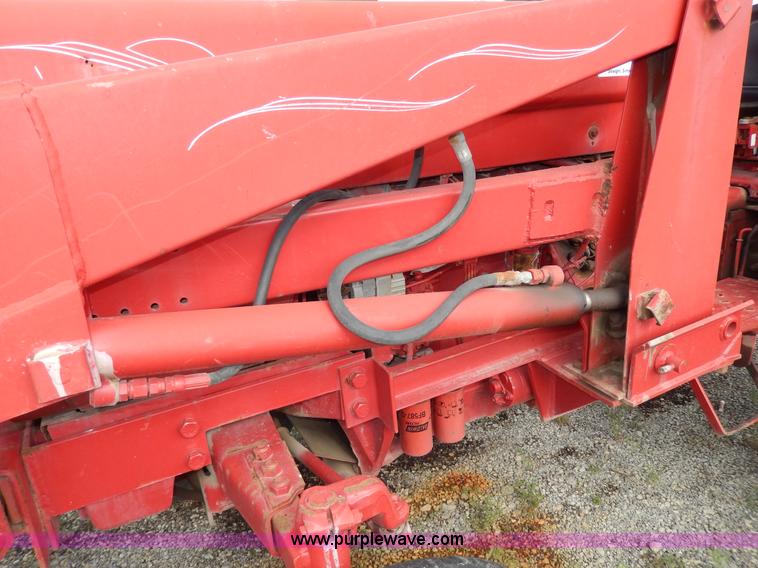 image for item G5277 1989 International 685 tractor