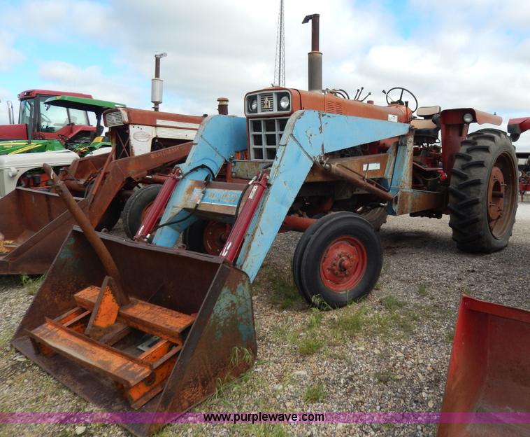 image for item G5278 1973 International 666 tractor