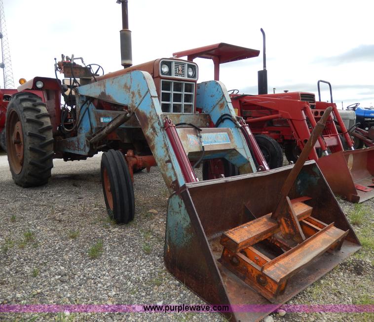 image for item G5278 1973 International 666 tractor