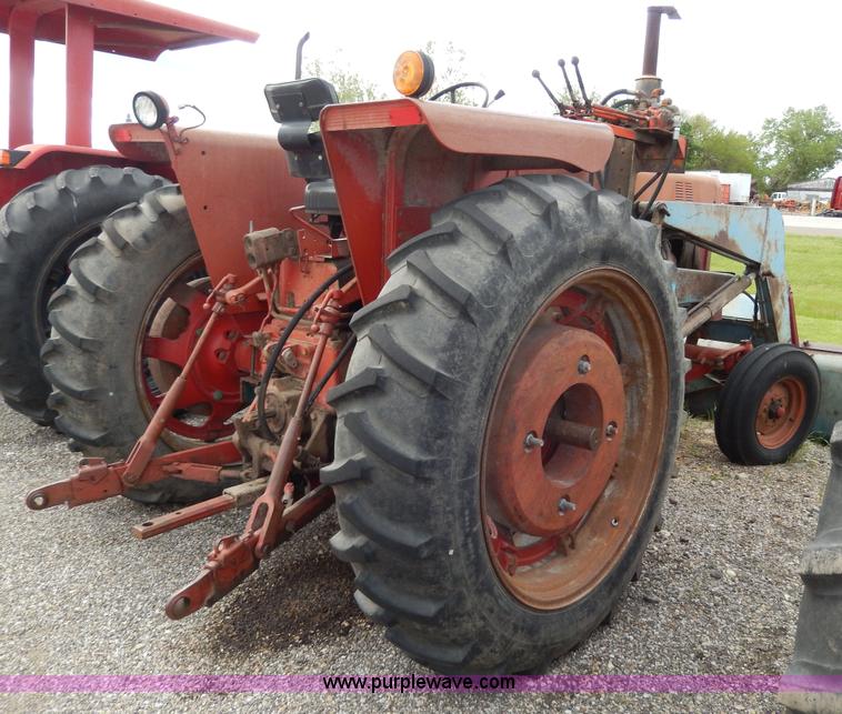 image for item G5278 1973 International 666 tractor
