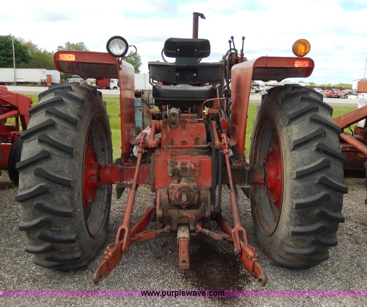 image for item G5278 1973 International 666 tractor