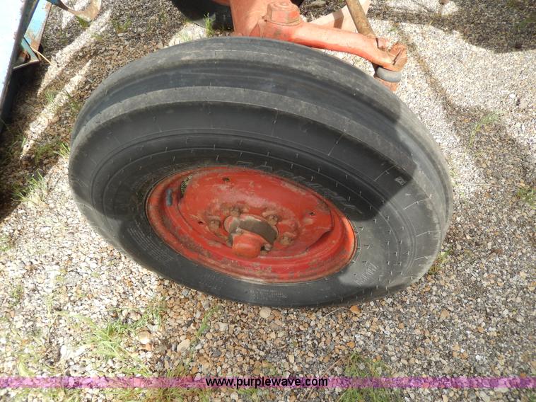 image for item G5278 1973 International 666 tractor