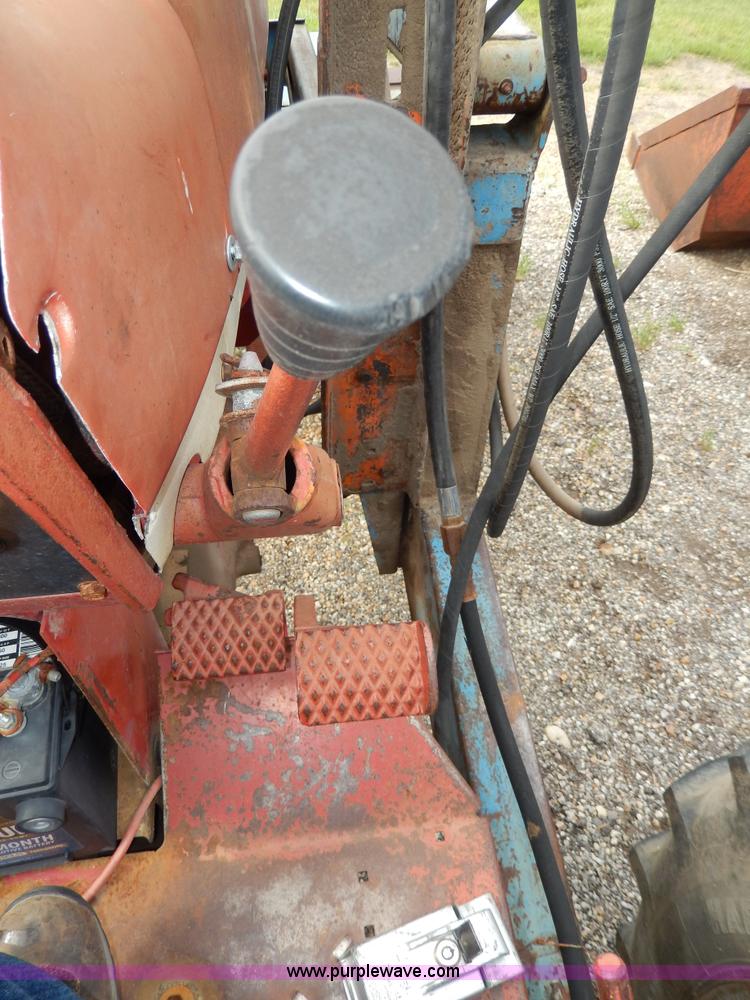 image for item G5278 1973 International 666 tractor