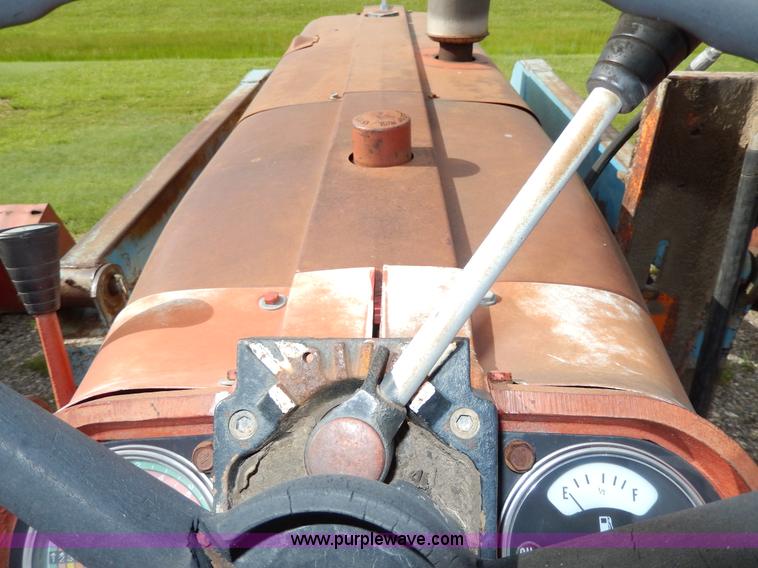 image for item G5278 1973 International 666 tractor