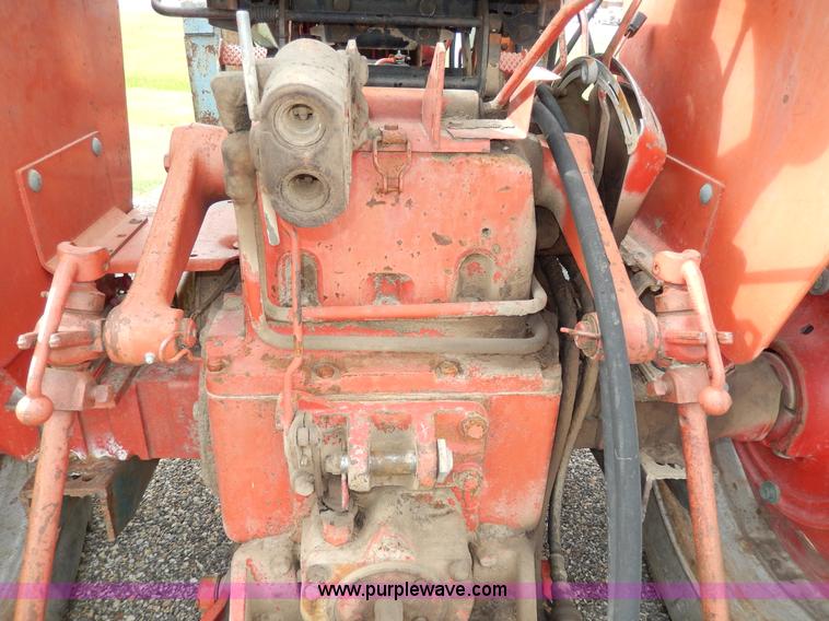image for item G5278 1973 International 666 tractor
