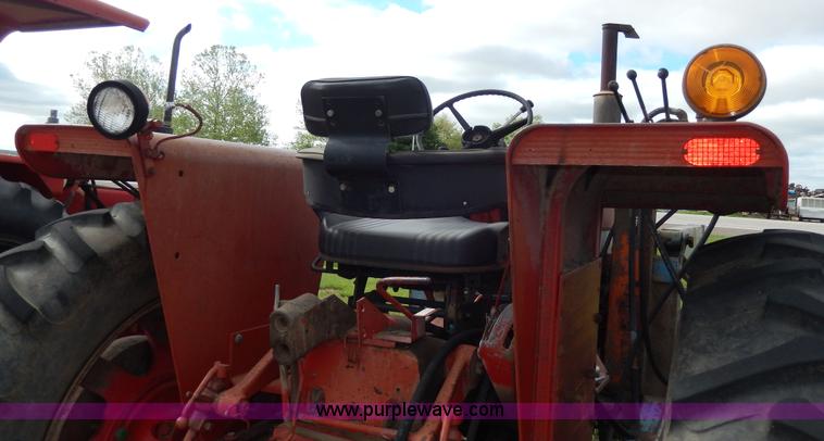 image for item G5278 1973 International 666 tractor