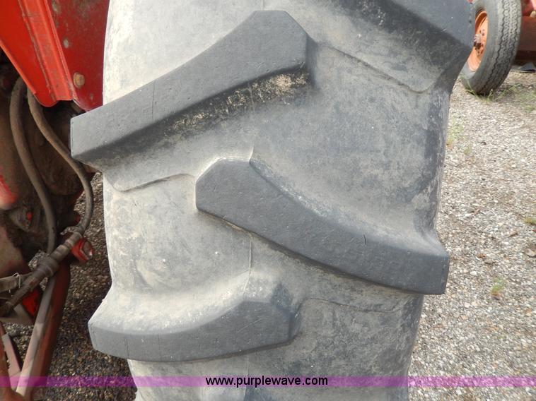 image for item G5278 1973 International 666 tractor