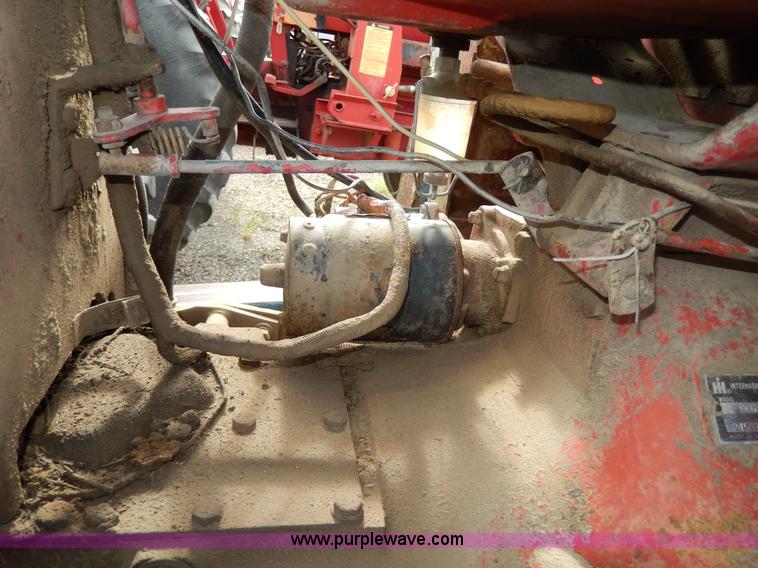 image for item G5278 1973 International 666 tractor