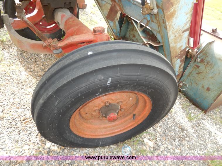 image for item G5278 1973 International 666 tractor