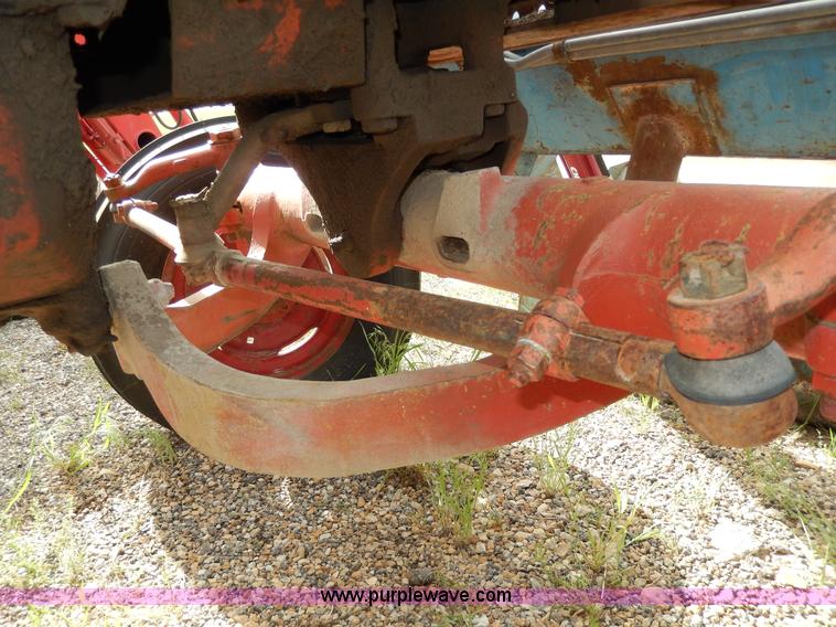 image for item G5278 1973 International 666 tractor