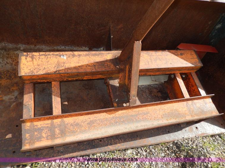 image for item G5278 1973 International 666 tractor