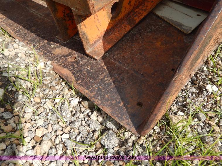 image for item G5278 1973 International 666 tractor