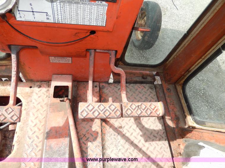 image for item G5279 1967 Allis Chalmers 190XT Series 3 tractor