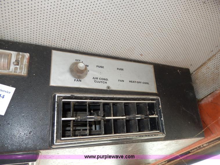 image for item G5279 1967 Allis Chalmers 190XT Series 3 tractor