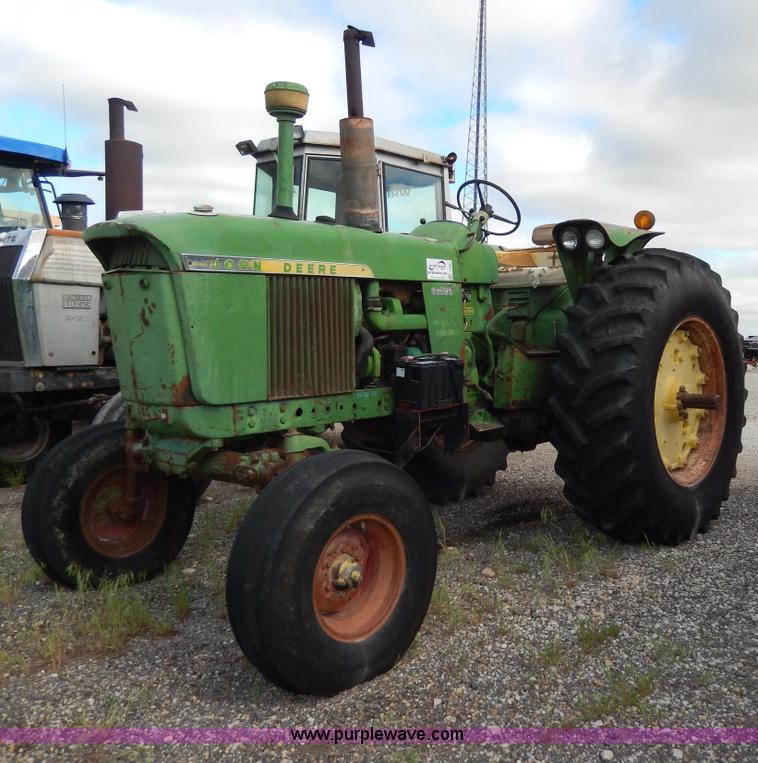 image for item G5281 1967 John Deere 3020 tractor
