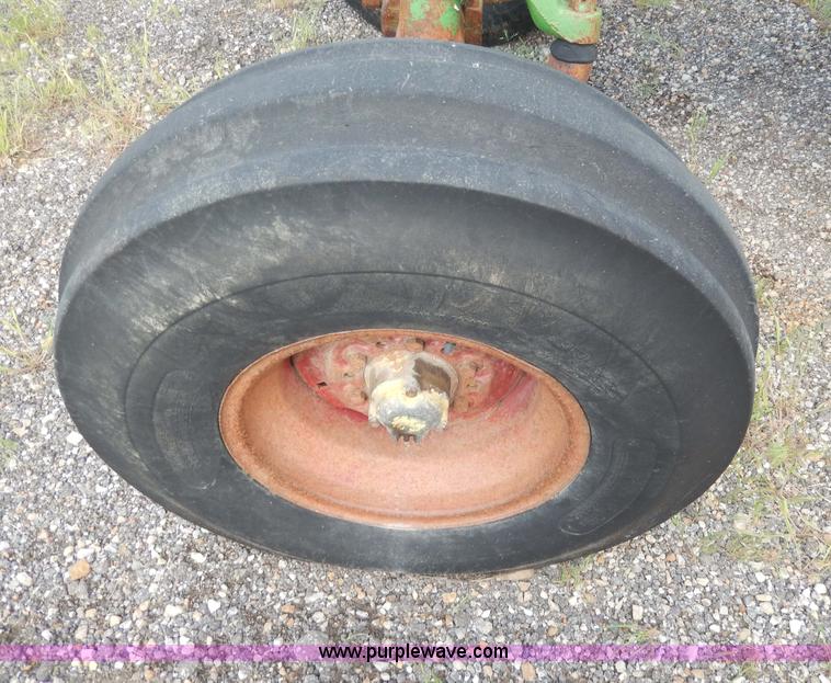 image for item G5281 1967 John Deere 3020 tractor