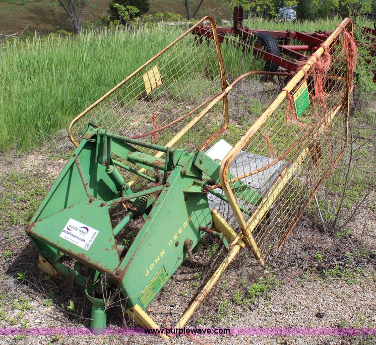image for item G5288 John Deere square bale ejector