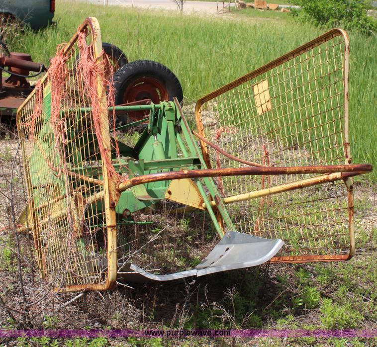 image for item G5288 John Deere square bale ejector