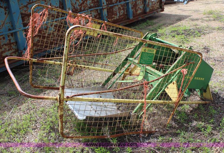 image for item G5288 John Deere square bale ejector