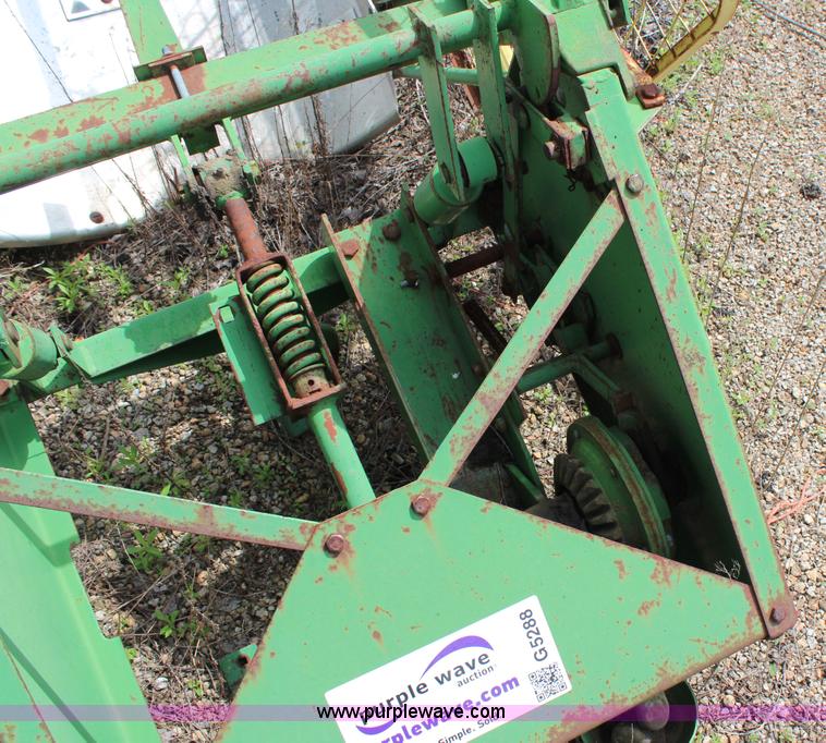 image for item G5288 John Deere square bale ejector