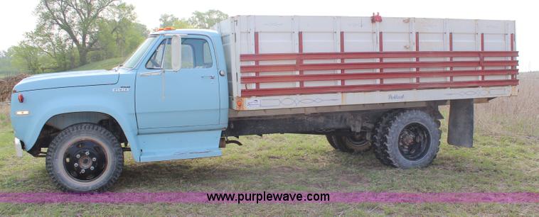image for item G5499 1974 Dodge 600 Custom grain truck