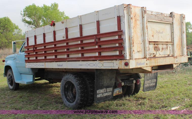 image for item G5499 1974 Dodge 600 Custom grain truck