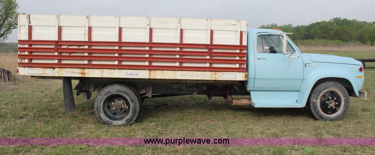 image for item G5499 1974 Dodge 600 Custom grain truck