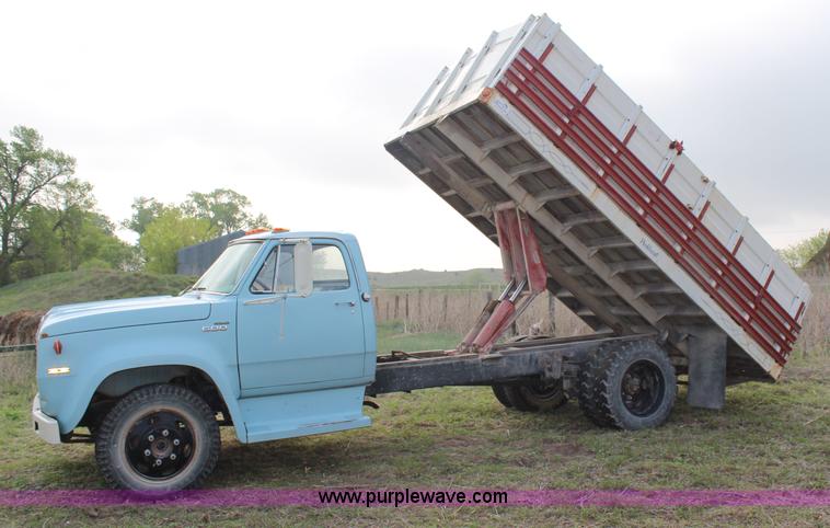 image for item G5499 1974 Dodge 600 Custom grain truck