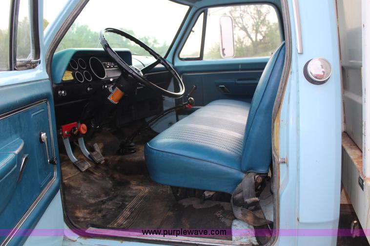 image for item G5499 1974 Dodge 600 Custom grain truck