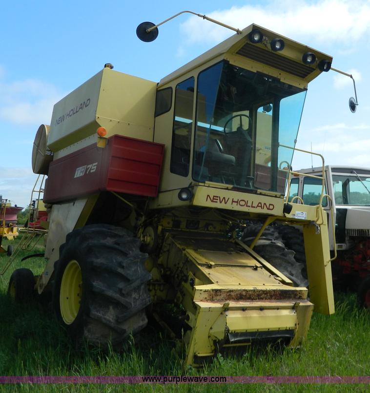 image for item G7862 1980 New Holland TR75 combine