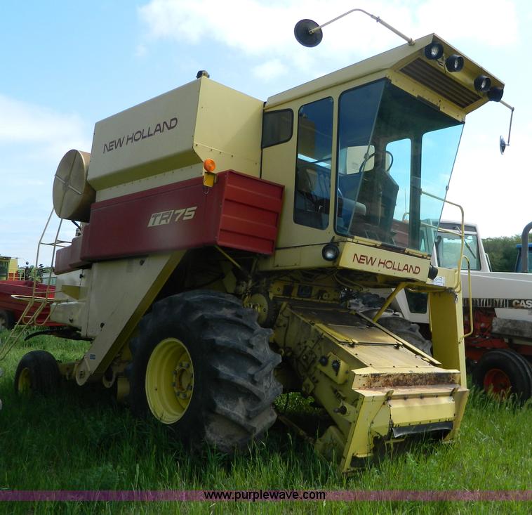 image for item G7862 1980 New Holland TR75 combine