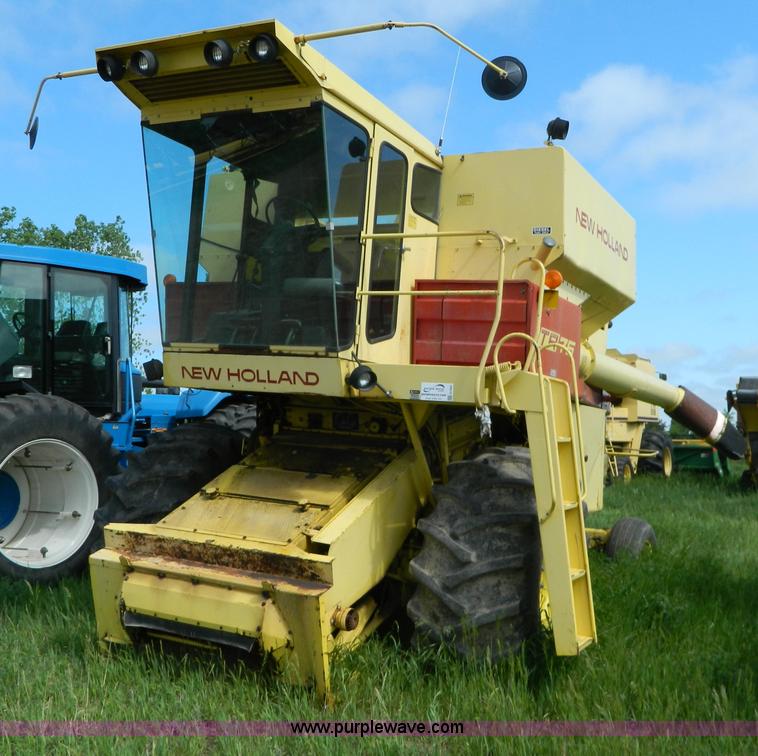 image for item G7862 1980 New Holland TR75 combine