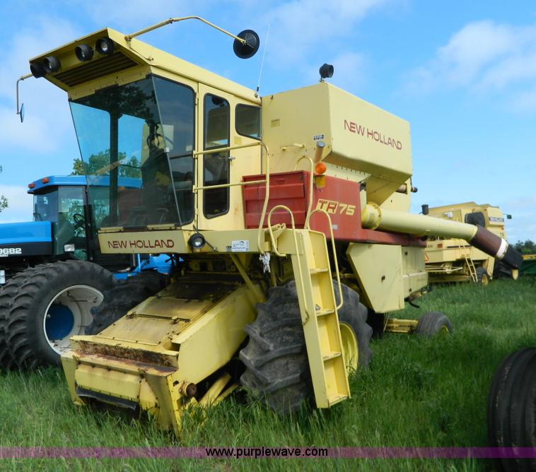 image for item G7862 1980 New Holland TR75 combine