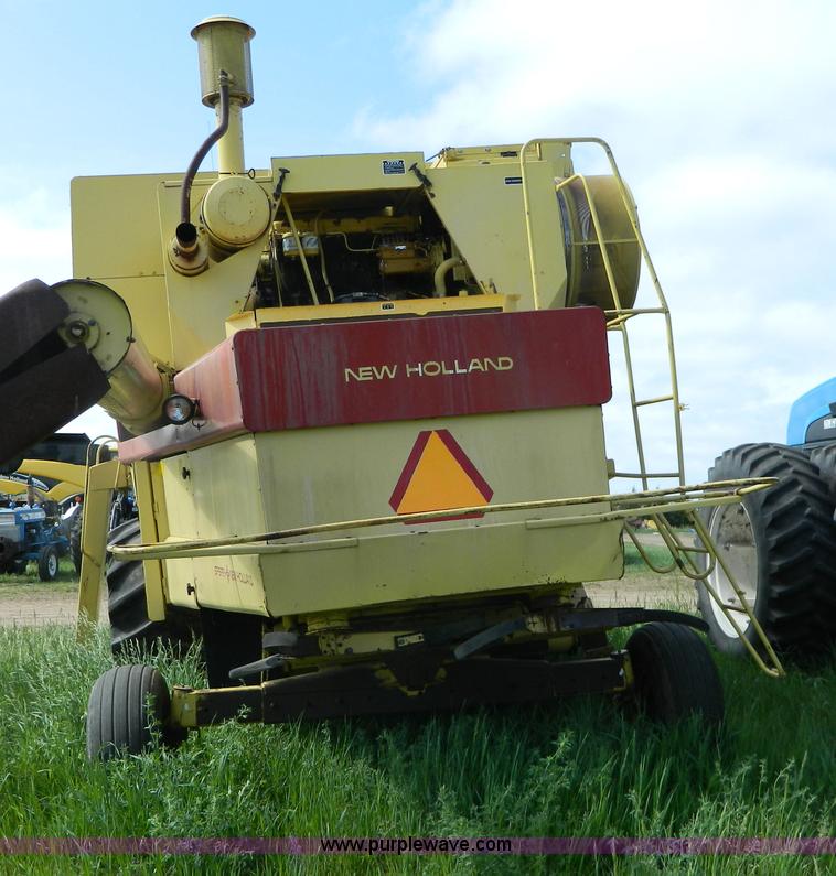 image for item G7862 1980 New Holland TR75 combine