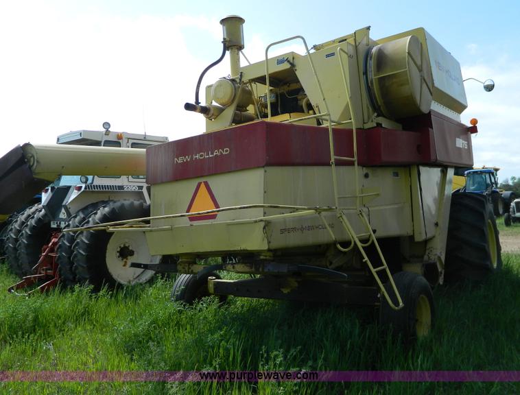image for item G7862 1980 New Holland TR75 combine