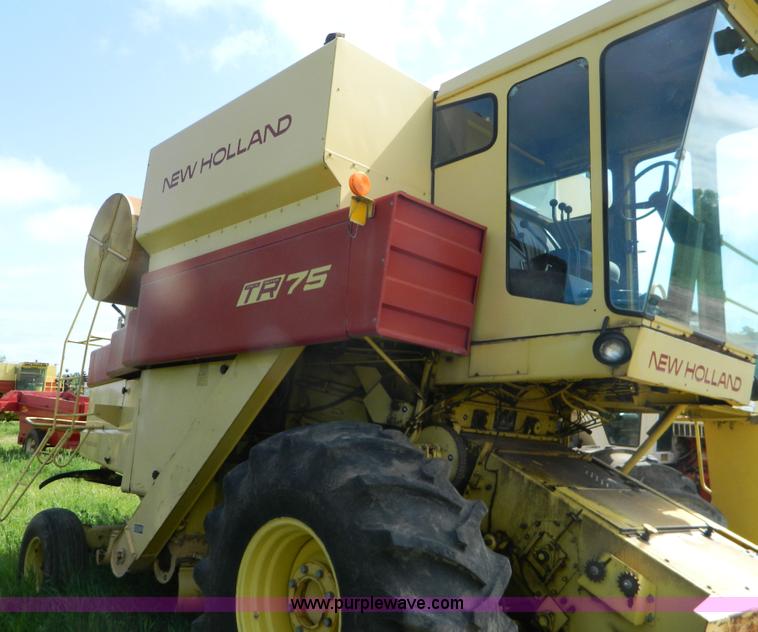 image for item G7862 1980 New Holland TR75 combine